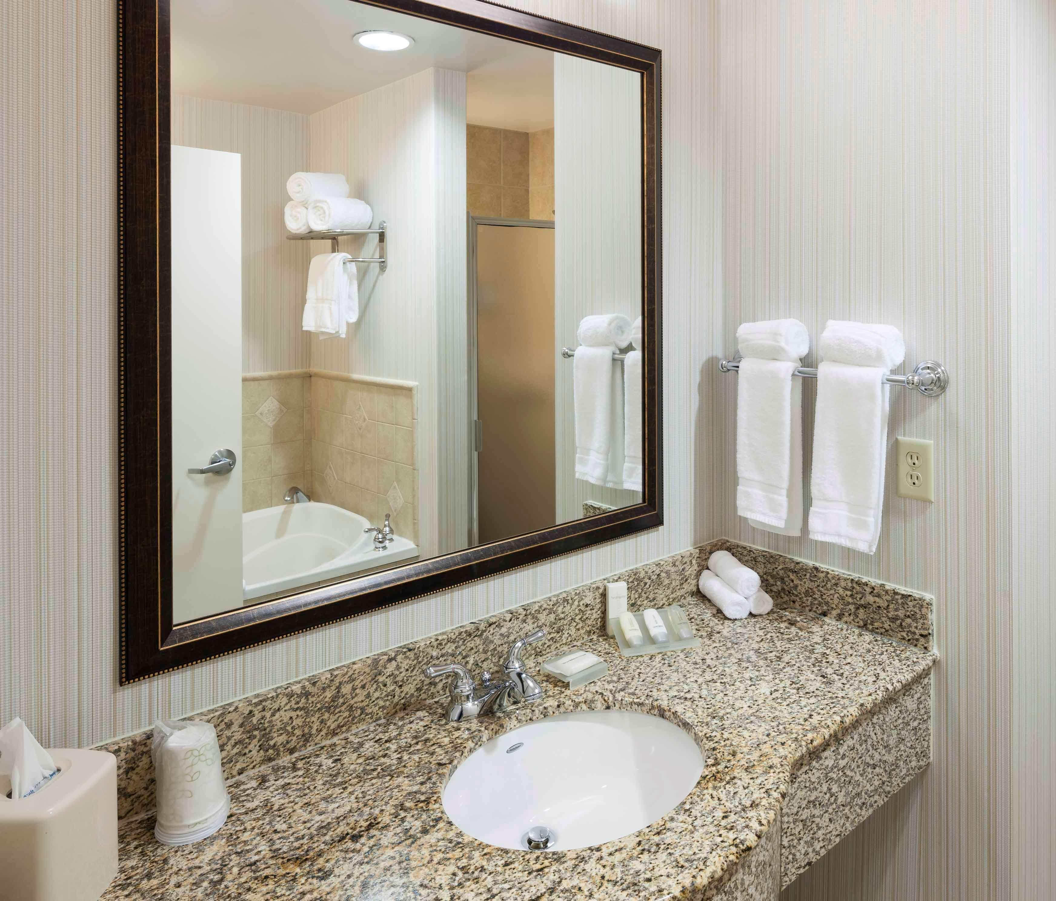Hilton Garden Inn Dallas Lewisville Exterior foto