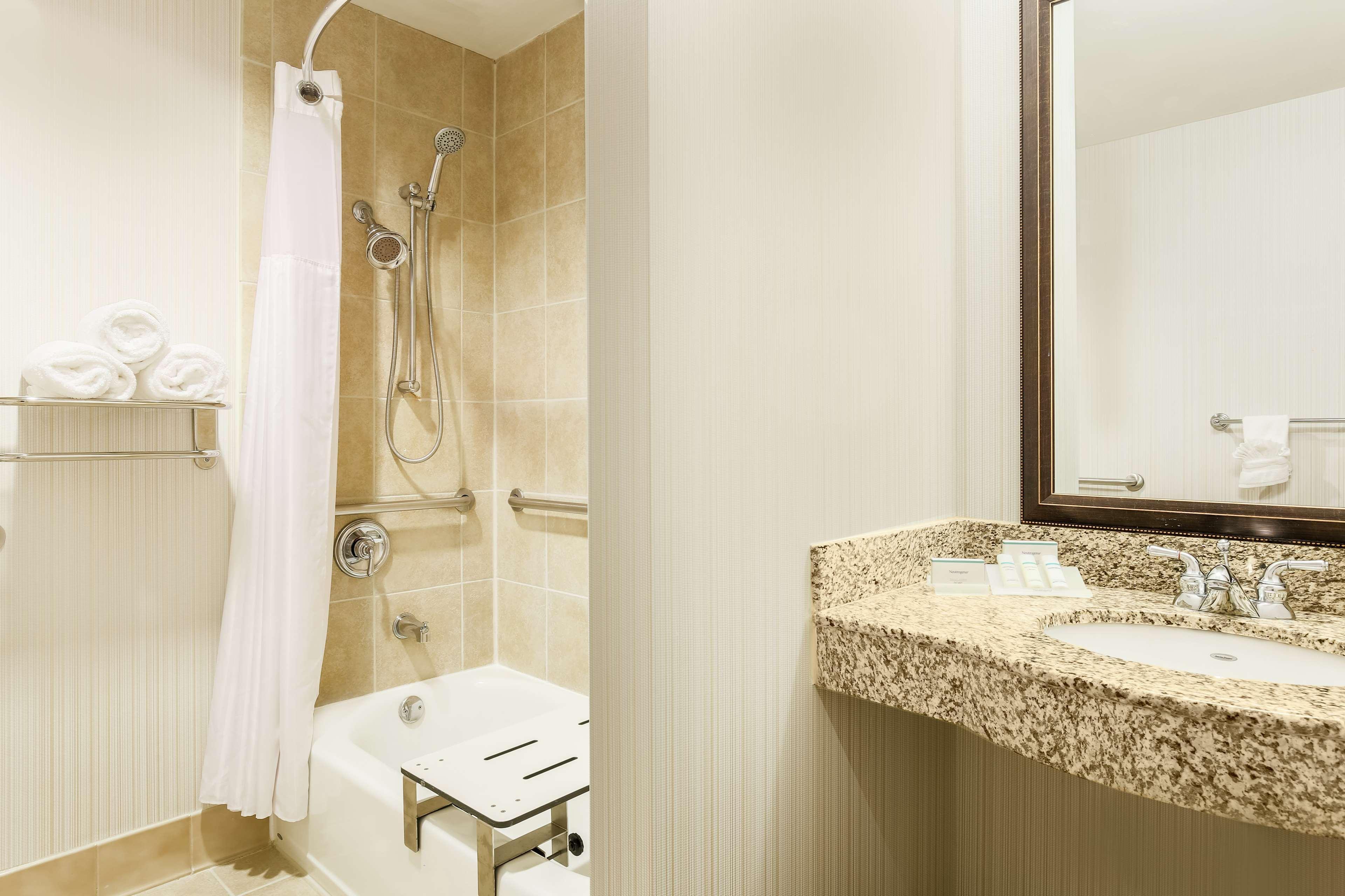 Hilton Garden Inn Dallas Lewisville Exterior foto